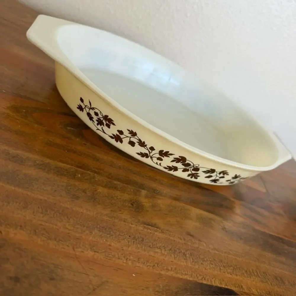 Vintage Pyrex Golden Acorn Oval Casserole Dish 1.5qt